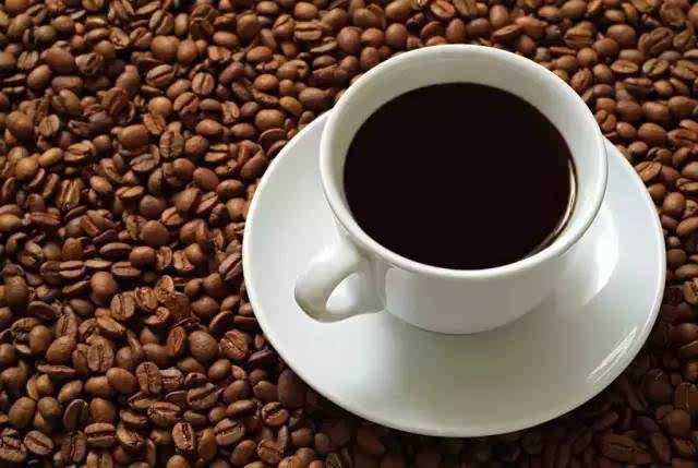 黑咖啡和白咖啡有啥區別？喝咖啡的好處在哪裡？看完漲知識了