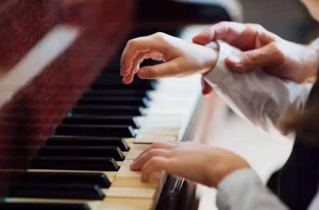 帥巴赫模式：學好鋼琴，從指法訓練開始