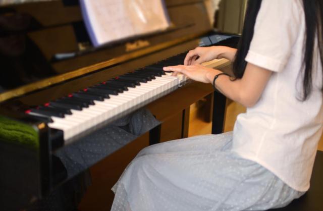 成年人零基礎自學鋼琴2年，有技術硬傷，進步不大，但不想放棄…